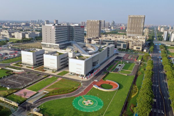 都优配送端 场面｜日均接诊超2000人次，奉贤首家三甲医院运营满月