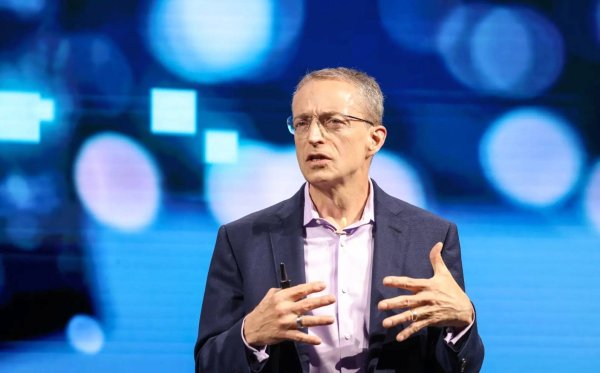 中期国际 英特尔前CEO：过去15年公司连锁犯错 AI正处于泡沫中